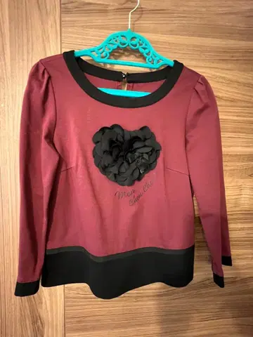 투 비 시크 하트형 모티브 상의