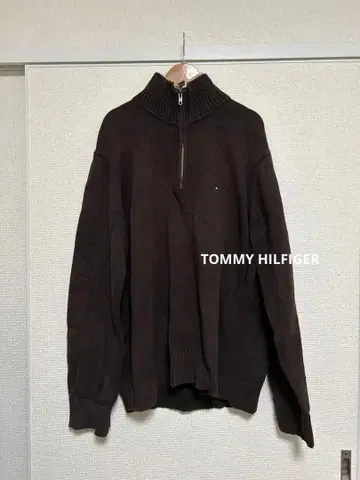 TOMMY HILFIGER 브라운 하프 지퍼 니트