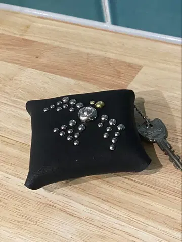 019 천연 가죽 놋쇠 스퀘어형 코인 케이스 키링 블랙 소가죽 HTC