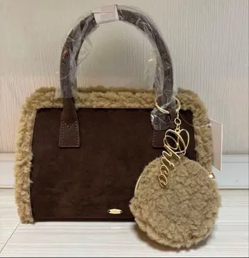 Chico 로고 참 포함 스웨이드 무스탕 백