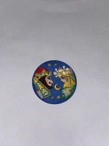 귀를 기울이면 자수 캔뱃지, 브로치