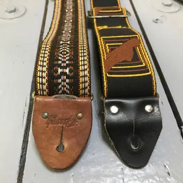 Fender와 Gibson 기타 스트랩