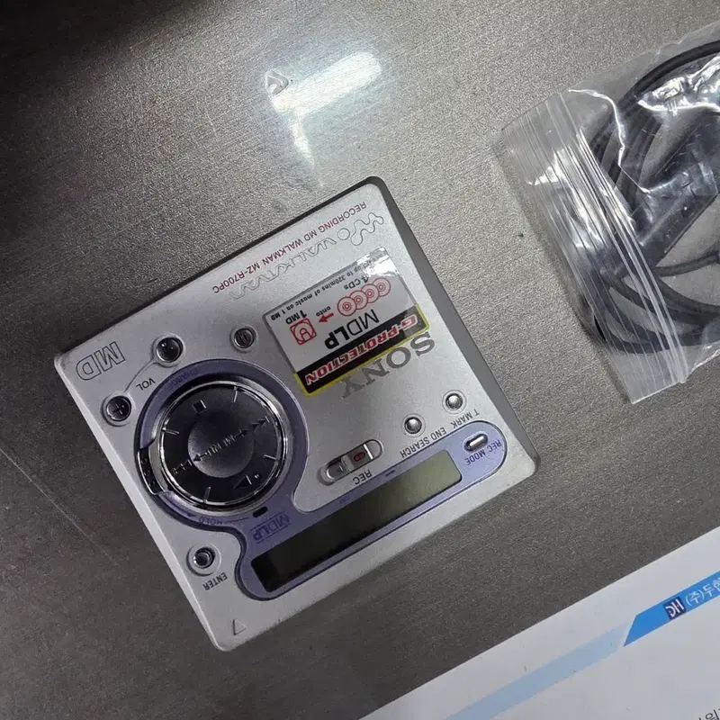 소니 MZ-R700PC MD 워크맨 + 이어폰