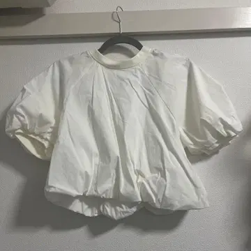 ZARA 화이트 퍼프 슬리브 T셔츠 L 사이즈