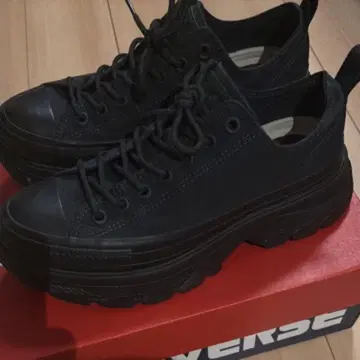 CONVERSE 블랙 스니커즈