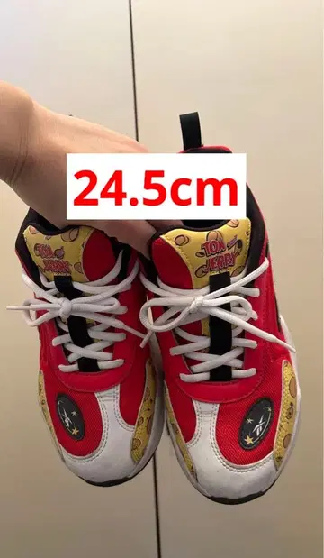 리복 톰과 제리 24.5 스니커즈