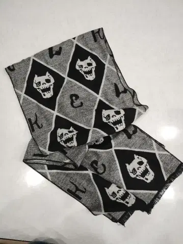 죠죠의 기묘한 모험 킬러 퀸 시어 하트 어택 패턴 머플러 화이트 블랙