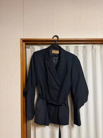 AMERI 블랙 테일러드 자켓