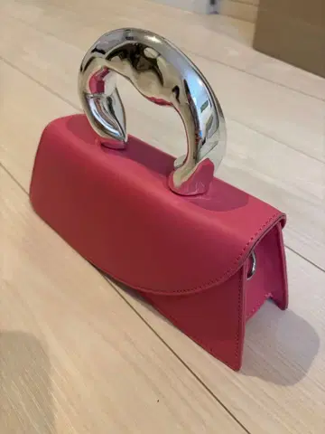 핑크 숄더백 메탈 핸들