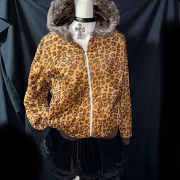 헤이세이 갸루 Y2K 그런지 강렬한 레오파드 무늬 퍼 자켓 후드티