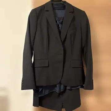 더 슈트 컴퍼니 블랙 스커트 수트