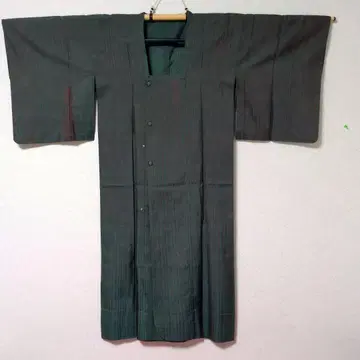 녹색과 빨간색 스트라이프 명주 코트