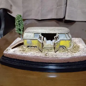 폭스바겐 버스 방치 차량 1/32