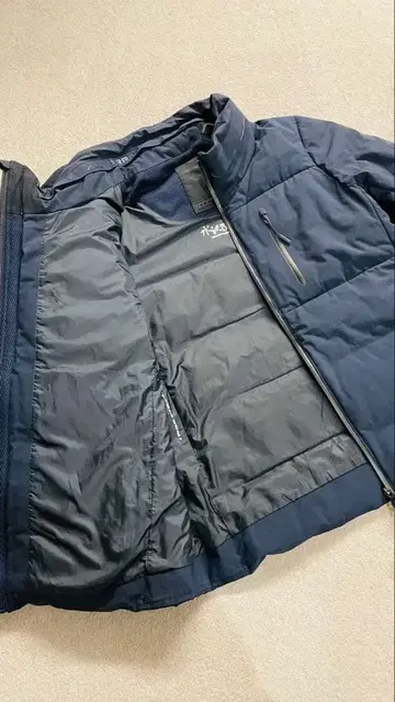 새상품급 데상트 미즈사와 다운 네이비 다운 자켓 사이즈 S