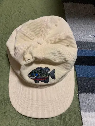 Only N.Y. 코듀로이 아이보리 물고기 자수 캡