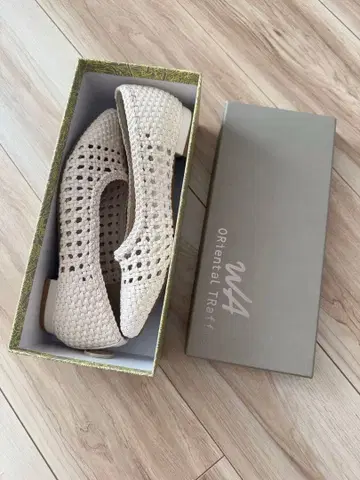 ORiental Traffic 베이지 메쉬 펌프스