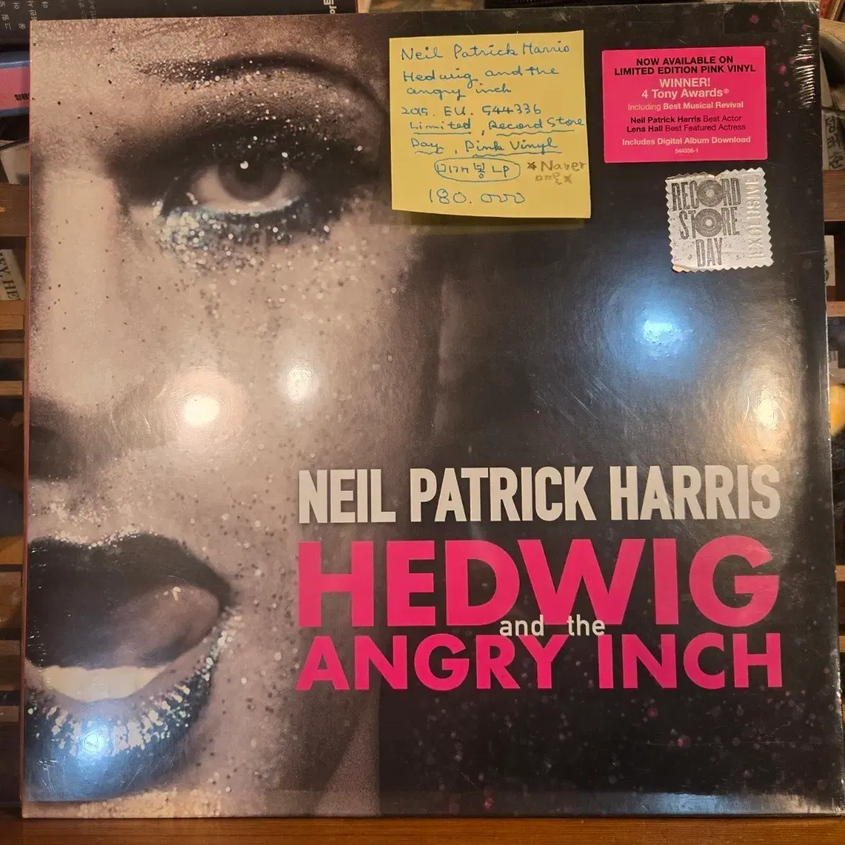 Taye Diggs, Neil Patrick Harris and Darren Criss pose backstage at... News  Photo - Getty Images, image size:1200x1200