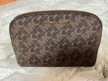 미사용 새상품 MICHAEL KORS 로고 파우치 브라운