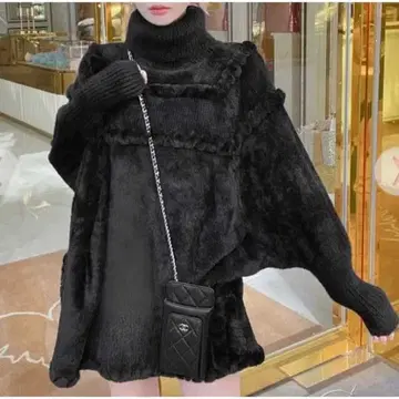 Rady 터틀넥 판초풍 니트 블랙 하이넥 퍼 샤기