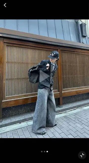 JCAESAR STUDIO 배기 데님 블랙 M 사이즈 엔도 마모루 착용