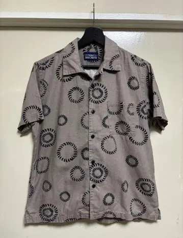 TIGRE BROCANTE의 올 패턴 반팔 셔츠 티글브로칸테 알로하