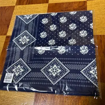 네이비 기하학 패턴 반다나