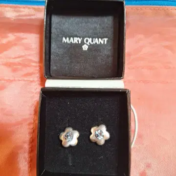 MARY QUANT 꽃 모양 귀걸이 실버