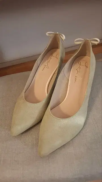 라이트 그린 펌프스