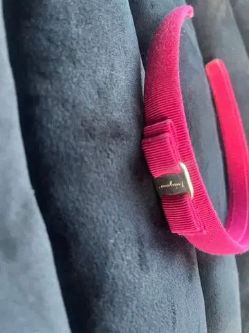 페라가모 머리띠 빨간색