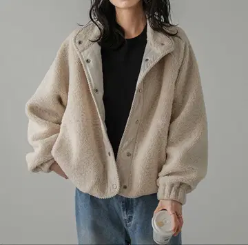 AMELY 이소재 절개 스탠드 넥 보아 자켓 베이지 미사용 새상품