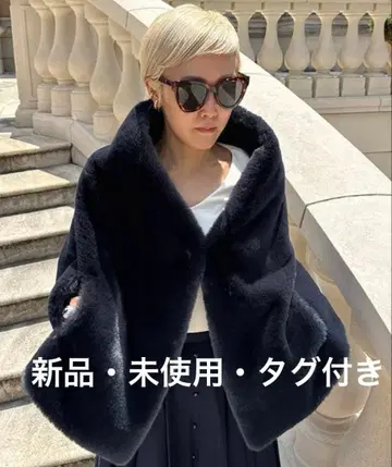 미사용 새상품 택 포함 JENNE 리치 볼륨 퍼 케이프 네이비