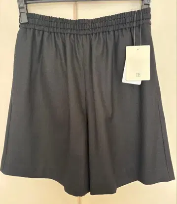 [택 포함 새상품] 이에나 워셔블 사키소니 울 숏팬츠 블랙 38