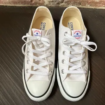 CONVERSE 화이트 로우컷 스니커즈