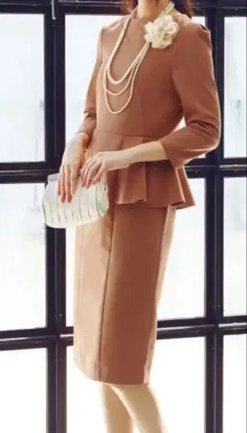 루일 에 부티크 페플럼 장식 I라인 원피스