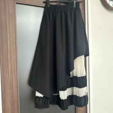 Qingyi 블랙 화이트 레이스 플레어 롱 스커트