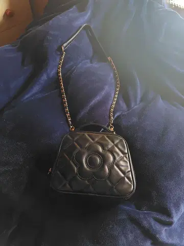 MARY QUANT 퀼팅 숄더백 사선으로도 맬 수 있나요?