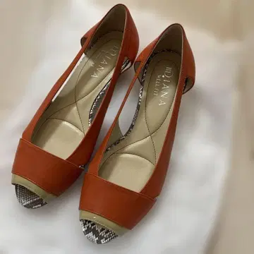 다이애나 웰핏 오픈 펌프스 25