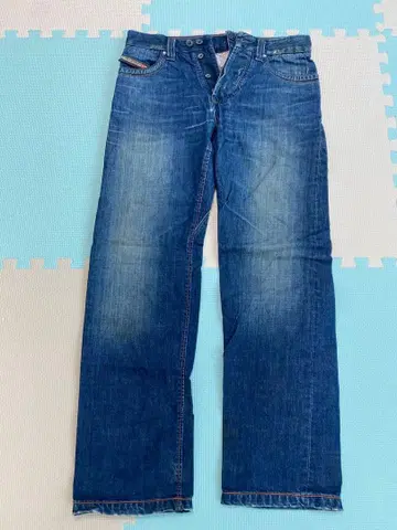 다크 블루 스트레이트 데님 버튼 플라이