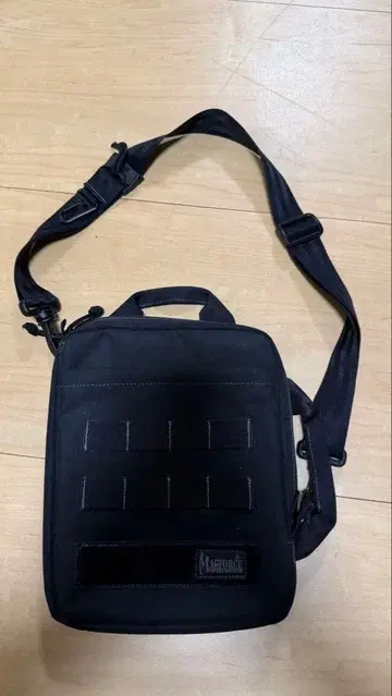 매그포스 아이패드 슬링백