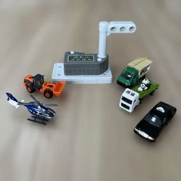 토미카 타운 빛나는 신호등 도요타, 토미카 5대 포함