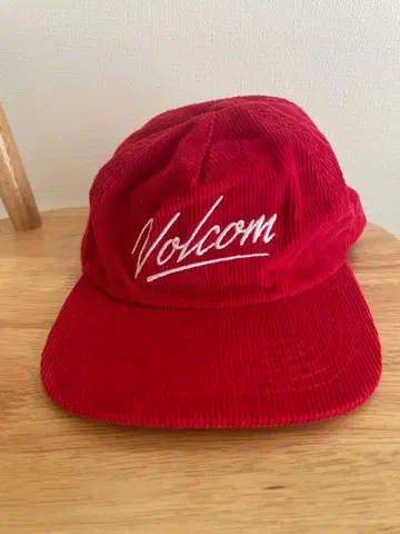 Volcom 빨간색 코듀로이 캡