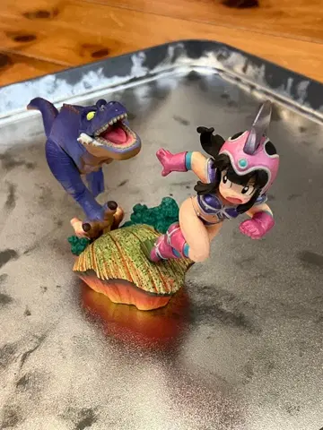 드래곤볼 피규어 치치와 공룡