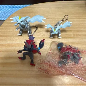 큐렘 조로아크 키링 등 4종 세트