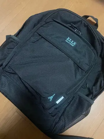 택 포함 새상품 ELLE 블랙 백팩 럭색 9 수납 포함