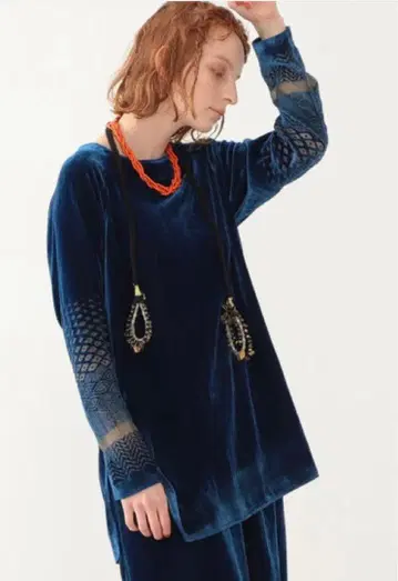 maturely 벨벳 오팔 롱 슬리브