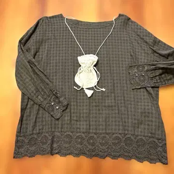 메종드소일 maisondesoil 블라우스 실크 혼방 레이스