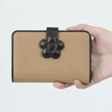 [ 새상품급 ] MARY QUANT 데이지 패치 스냅 2 L 지갑 베이지