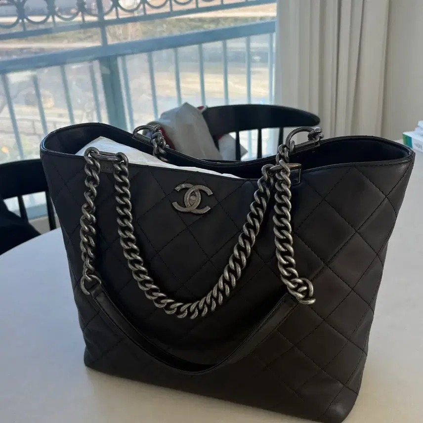 샤넬 CHANEL 카프스킨 쇼퍼백 사진 1