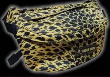 크림 소다 레오파드 무늬 바디백