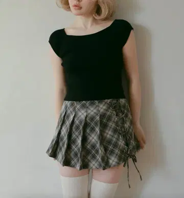 ANDMARY 소니아 레이스업 미니스커트